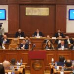 U mbajt mbledhja e parë e rregullt e Kuvendit të Komunës së Prizrenit Sot është mbajtur mbledhja e parë e rregullt e …