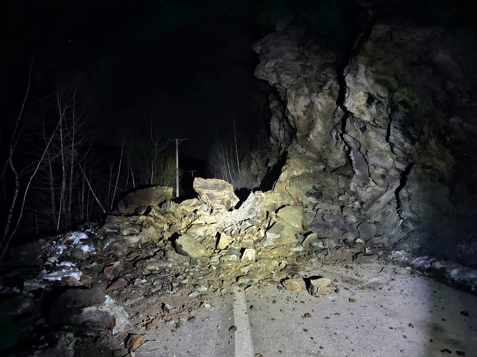 Ponovo je blokirao Dragaš Restelić, ozbiljnu pretnju stanarima Dragaš Stepenice Restell…