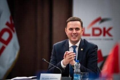 Očekuje se da će ostavka Lumira Abdišika biti stavljena u Skupštinu DSK posle ozbiljnog gubitka Demokratske lige K…