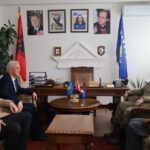 Kryetari Xheladini pret komandantin e KFOR-it Turk, diskutohet bashkëpunimi institucional Dragash — Kryetari i Komunë…