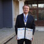Presidentja Osmani dekoron Hasan Arat me “Medaljen Presidenciale të Meritave” Presidentja e Republikës së Kosovës, Vj…