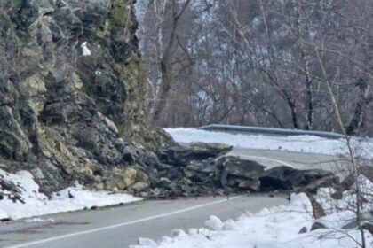 Zemljište klizi u osu Globočice Kruševo, blokirani put na teritoriji opštine Dragaš, u Glove ulici…