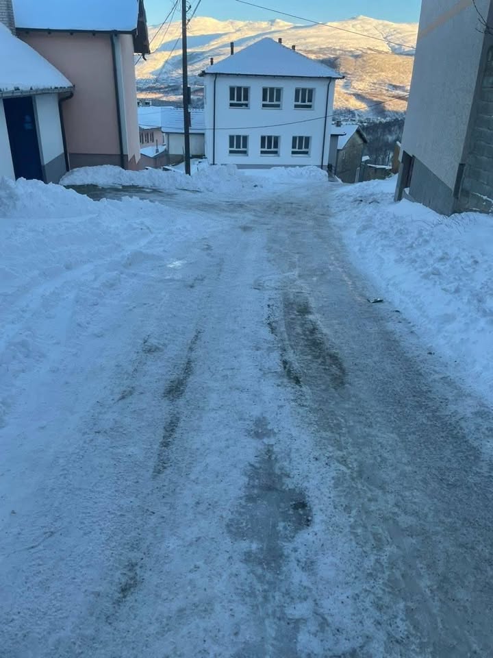 Stanovnici sela Buše žale se na nevolje u opticaju nakon snežnih padavina stanovnika sela Buče, u opštini…