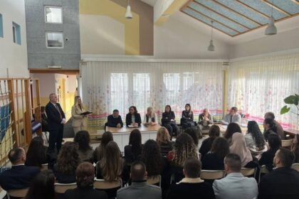 Uspešno završava sertifikat za obuku kandidata Scholl za sve u Prizrenu sa uspehom…