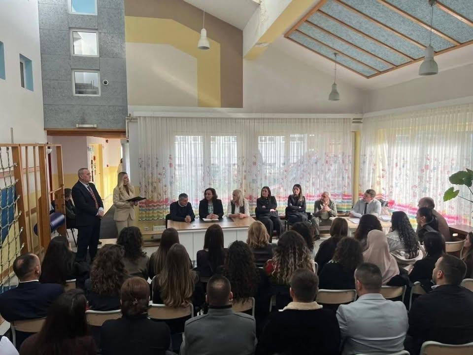 Uspešno završava sertifikat za obuku kandidata Scholl za sve u Prizrenu sa uspehom…