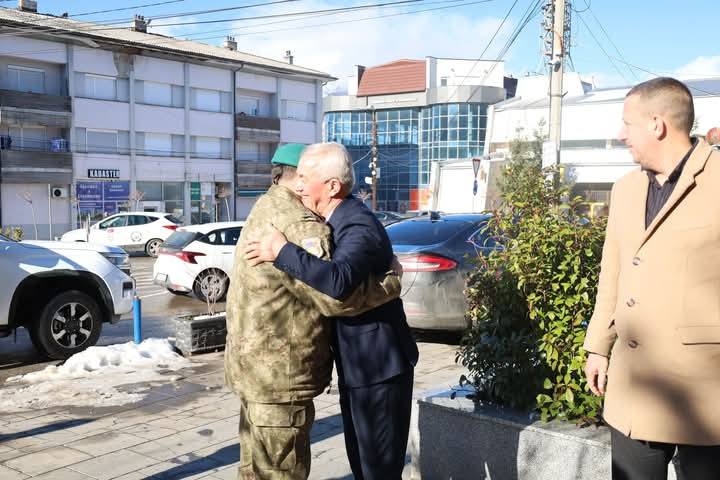 Gradonačelnik Geladin čeka komandanta turskog KFOR-a, o institucionalnoj saradnji razgovarao je gradonačelnik Dragaš Kaide…