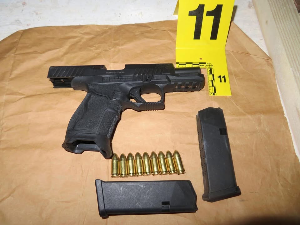 U roku od 24 sata policija u Prizrenu nabavi dva oružja, dve osobe su pritvorene od strane kosovske policije u Prizrenskom regionu, tako da…