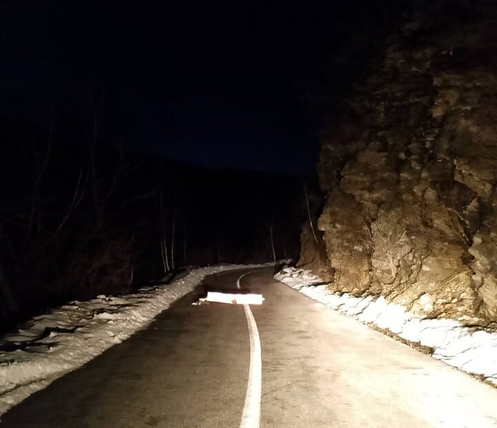 Još uvek je blokiran blatnjavim toboganom, vlasti na zemlji, rad na otvaranju ulice Grobuccica-Crush…