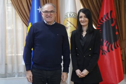 Šaćir Totaj imenuje Samru Ilijasina za izvršnog direktora inspektora u Prizrenu, šefa opštine Prizren, Šakira Tota…