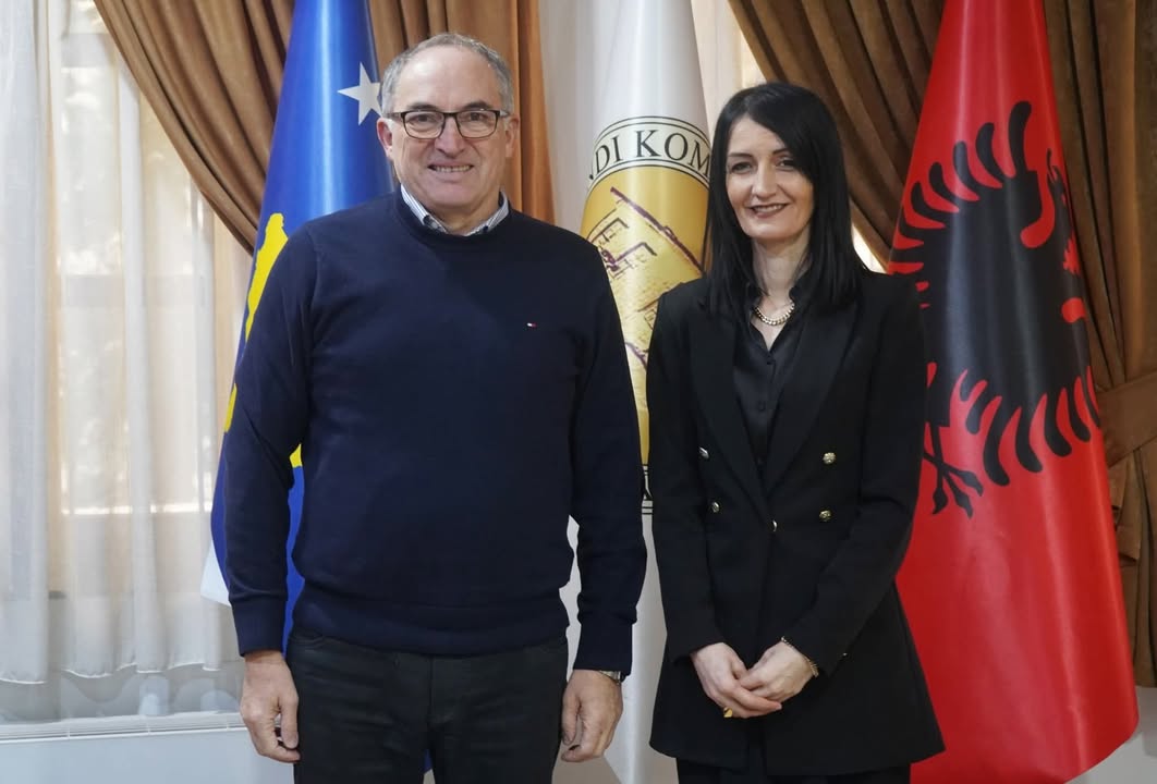 Šaćir Totaj imenuje Samru Ilijasina za izvršnog direktora inspektora u Prizrenu, šefa opštine Prizren, Šakira Tota…