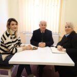 Zyrtarët komunalë vizitojnë institucionet arsimore në Dragash me rastin e fillimit të gjysmëvjetorit të dytë Me rasti…