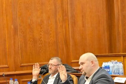 Upozorenje je realizovano: Ustavno pravo Bosanaca predalo se glasovima koalicionih savetnika Vakata …