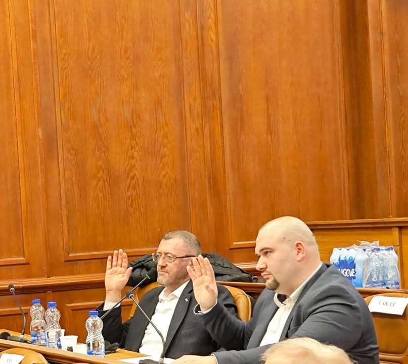 Upozorenje je realizovano: Ustavno pravo Bosanaca predalo se glasovima koalicionih savetnika Vakata …