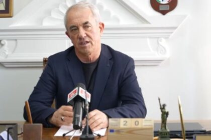 Gradonačelnik Geladin govori o upravnim planovima opštine Dragaš za naredne četiri godine, načelnik opštine…