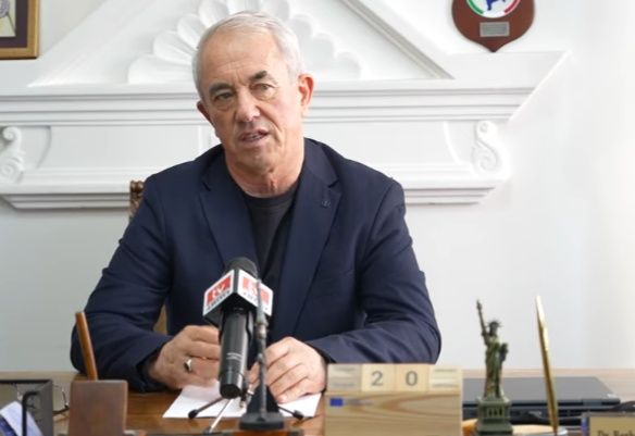 Gradonačelnik Geladin govori o upravnim planovima opštine Dragaš za naredne četiri godine, načelnik opštine…