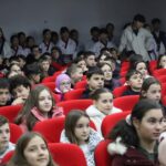 Nxënës nga Koreja sjellin shfaqje kulturore mbresëlënëse në Dragash Sot, në Shtëpinë e Kulturës “Abdurrahman Gërdella…