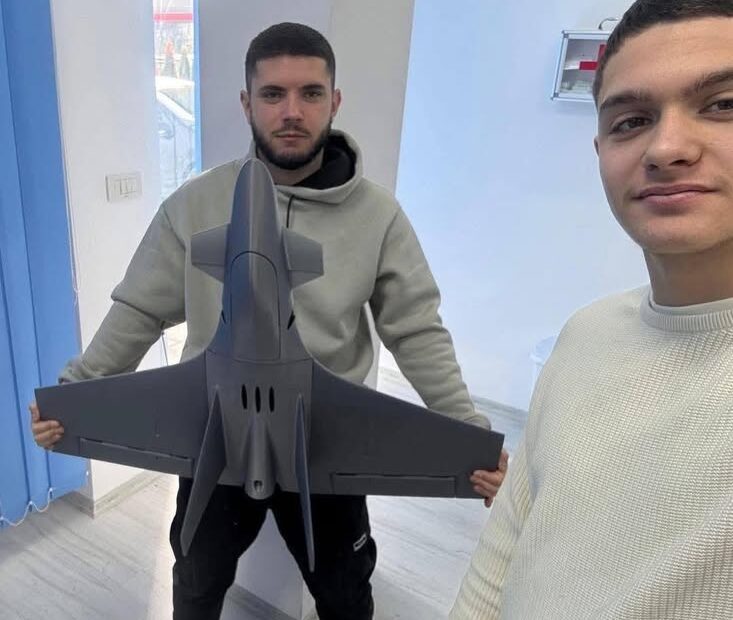 23-godišnji albanski genije koji je stvorio Air Kosova sada predstavlja vojne strahove koje je izgradila sama duhovna istorija…
