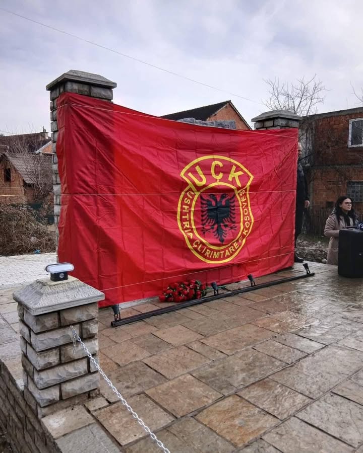 Cline odaje počast komandantu OVK, Abednegu Radji… . Sandokani… U Clineu su danas otkrivene spomen-ploče u čast A…