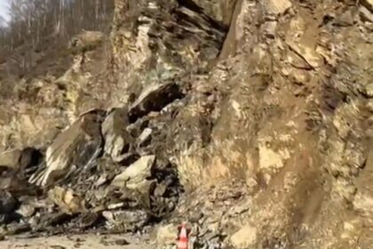 Novi klizišta blata blokiraju Dragašovu putanju magistrata.