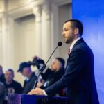 Gati 900 vota plus për Arian Tahirin – rinumërimi nxjerr në pah manipulimet zgjedhore Rinumërimi i votave në mbarë ve…