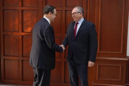 Gradonačelnik Totaj sastao se sa turskim ambasadorom na Kosovu, razgovara se o mogućnostima za proširenje saradnje, predsednikom Ko…