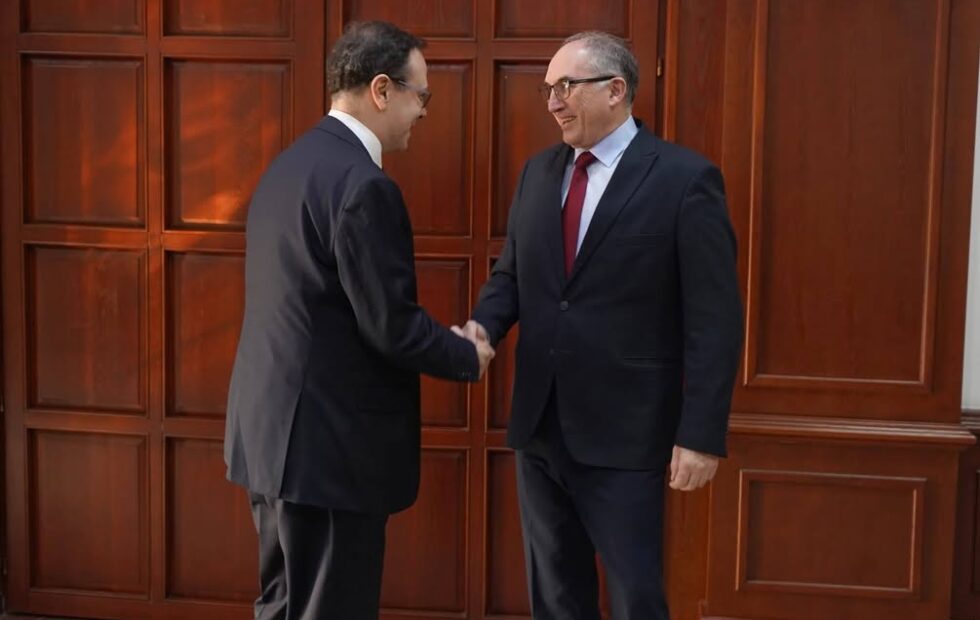 Gradonačelnik Totaj sastao se sa turskim ambasadorom na Kosovu, razgovara se o mogućnostima za proširenje saradnje, predsednikom Ko…