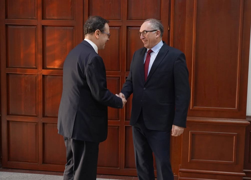 Gradonačelnik Totaj sastao se sa turskim ambasadorom na Kosovu, razgovara se o mogućnostima za proširenje saradnje, predsednikom Ko…