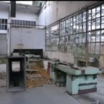 Pamje të rralla nga brendësia e Fabrikës së Municionit të ish-ndërmarrjes “Trepça” në Skenderaj Pamje të rralla kanë …