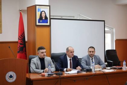 Skupština Grada Dragaša održala je svoj prvi redovni sastanak za 2026. godinu pod rukovodstvom predsednika Resul F…