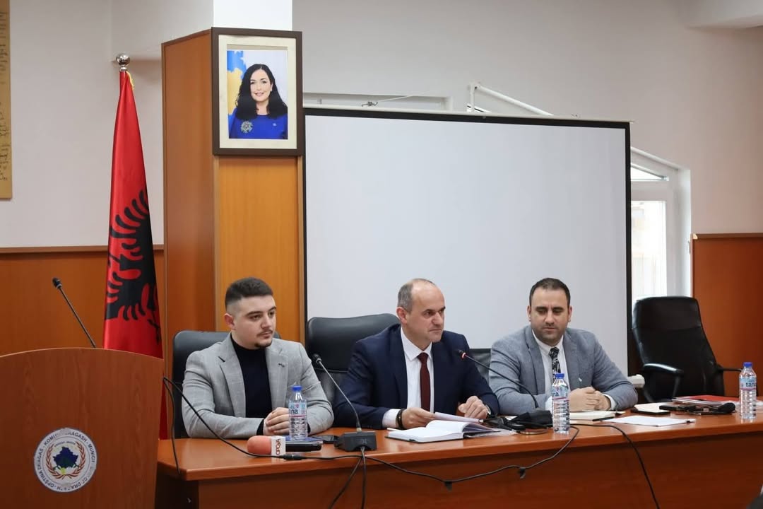 Skupština Grada Dragaša održala je svoj prvi redovni sastanak za 2026. godinu pod rukovodstvom predsednika Resul F…