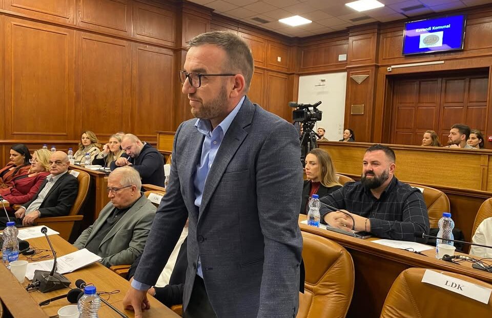 Bajram Kastrati iz redova Demokratskog saveza Kosova (DSK) položio je danas zakletvu kao najnoviji član Skupštine …