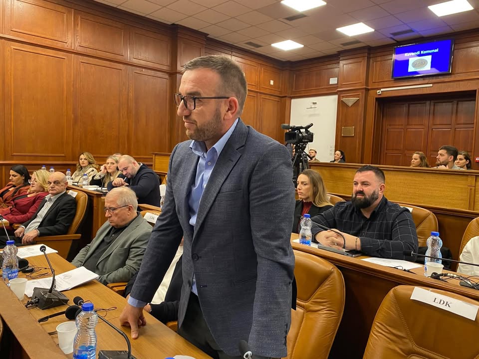 Bajram Kastrati iz redova Demokratskog saveza Kosova (DSK) položio je danas zakletvu kao najnoviji član Skupštine …