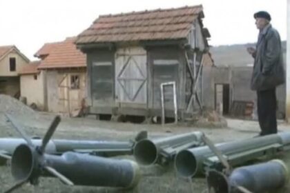 28 godina od drugog napada srpskih snaga na porodicu Jašar u Prekaz Danas je obeležen 28 godina drugim jakim napadom…