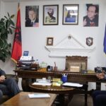 Geladin i njegovi saradnici domaćini sastanka predstavnika opštine OEBS Dragaš pozdravili su danas delegaciju…