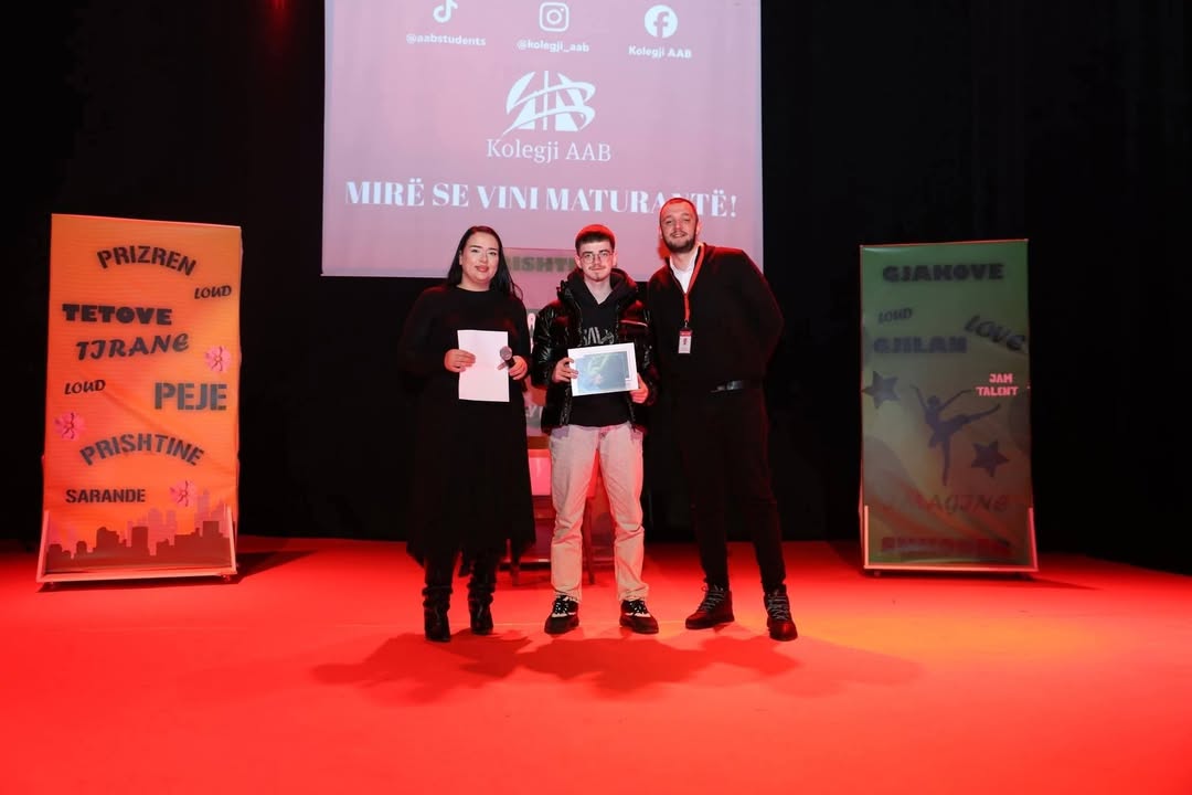 Školske prostirke iz Ruždžija Beriše posetile su srednjoškolce srednje škole AAB, puki Ruždži Beriša r…