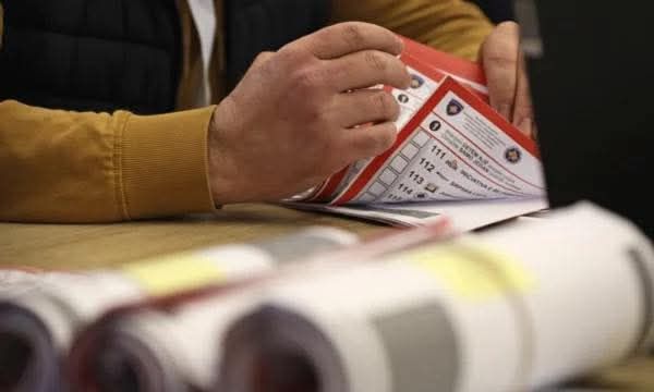 Unapređena istraga manipulacije glasanjem u Prizrenu, intervjuisano 28 osumnjičenih, pet uhapšeno je na 48 sati, tužilaštvo …