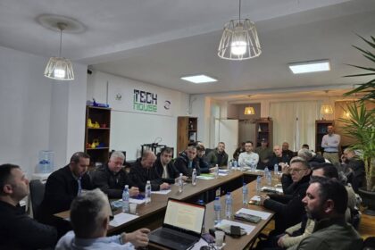 AVOCO organizuje sto za diskusiju za podršku studenata sa vanrednom inteligencijom u Dragašu u kancelarijama …