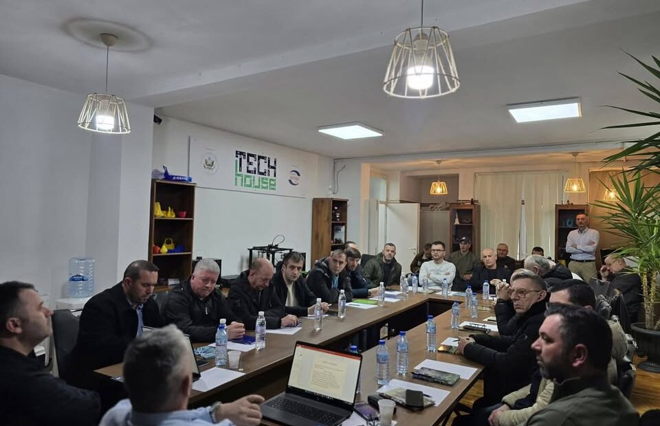 AVOCO organizuje sto za diskusiju za podršku studenata sa vanrednom inteligencijom u Dragašu u kancelarijama …