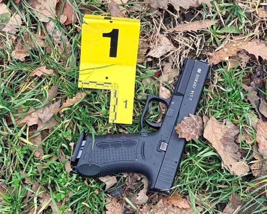 Pucnjava u blizini škole u Đonaju policija hapsi osumnjičenog i sumnja na oružje K policije…