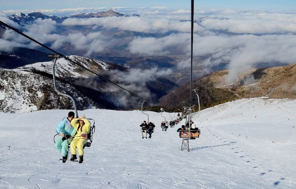 Preko 9 hiljada Albanaca posetilo je Kosovo tokom vikenda, Brezovica i Prevala među najpopularnijim destinacijama Zabava…