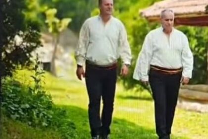 Braća Lečaj imaju autentične glasove albanske narodne muzike Mirhat i Rijad Lečaj, poznate javnosti kao v…