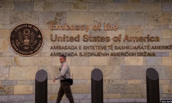 Američka ambasada: Odluka CIK-a o srpskoj listi potkopava američko partnerstvo kosovske ambasade Sjedinjenih Američkih Država…
