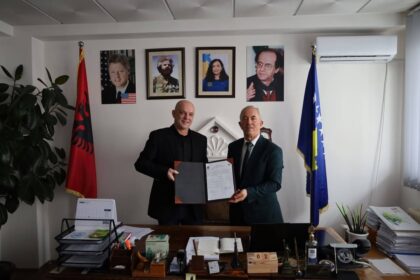 Kompletan je Vladin kabinet opštine Dragaš za novi četvorogodišnji mandat predsedavajućeg opštine Dragaš, …