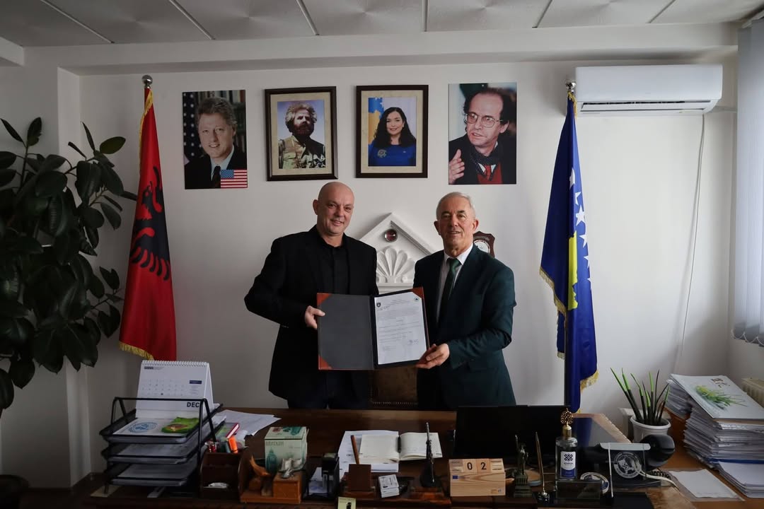 Kompletan je Vladin kabinet opštine Dragaš za novi četvorogodišnji mandat predsedavajućeg opštine Dragaš, …