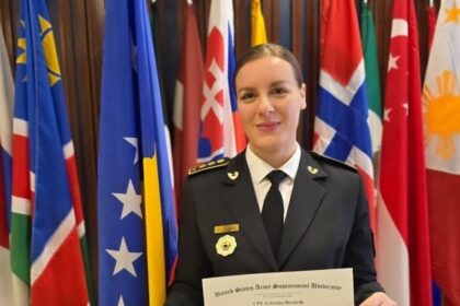 Vojnik KSF-a Arbenita Hajoli diplomirao je na amerièkom kursu za karijeru.