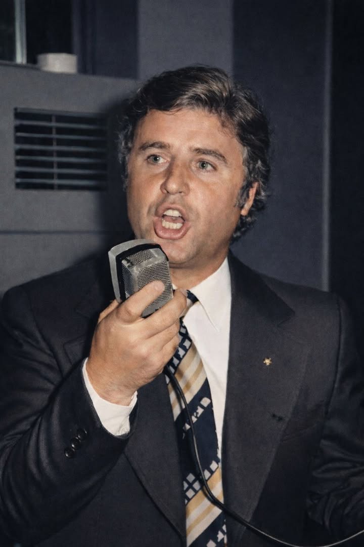 Salaydin Tafyli slika amblema obrazovanja, kulture i pesme u Opojetu Salaydin Tahiri, rođen u selu Bla…