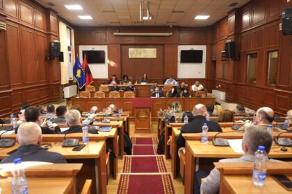 DKA Prizren govori o početku druge polugodišnjice i direktoru škole A Opštinske direkcije…