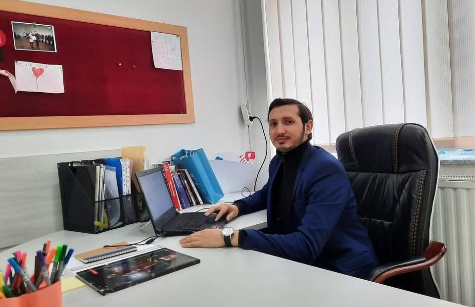 Školski psiholog Independence: 10 uèenika je napalo uèitelja, video pokazuje samo poslednji trenutak incidenta…