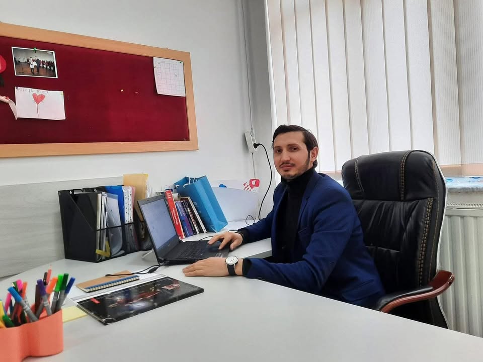 Školski psiholog Independence: 10 uèenika je napalo uèitelja, video pokazuje samo poslednji trenutak incidenta…