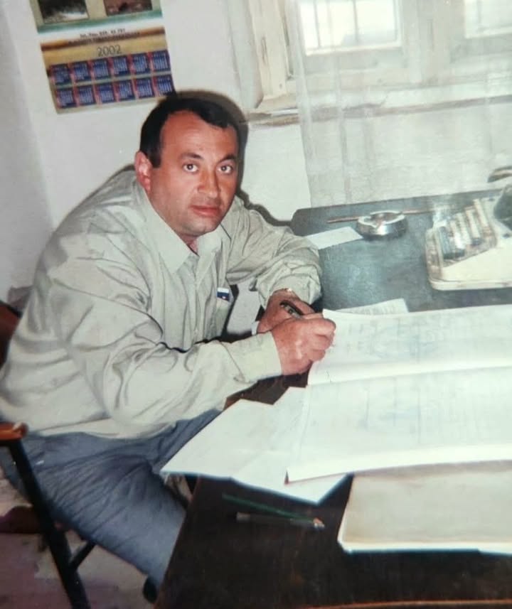 Podijeljen je životom Kurtali (Sulleyman) Mustafa je odvojen od Kurtali (Sulleyman) Mustafe, višegodišnjeg radnika Zyra…